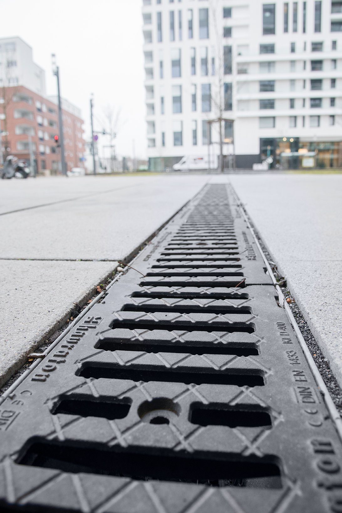 Caniveau de drainage à l'Europaviertel à Francfort