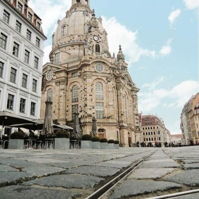 Drainage de haute qualité avec caniveau à fentes : place publique Eglise Notre-Dame Dresden