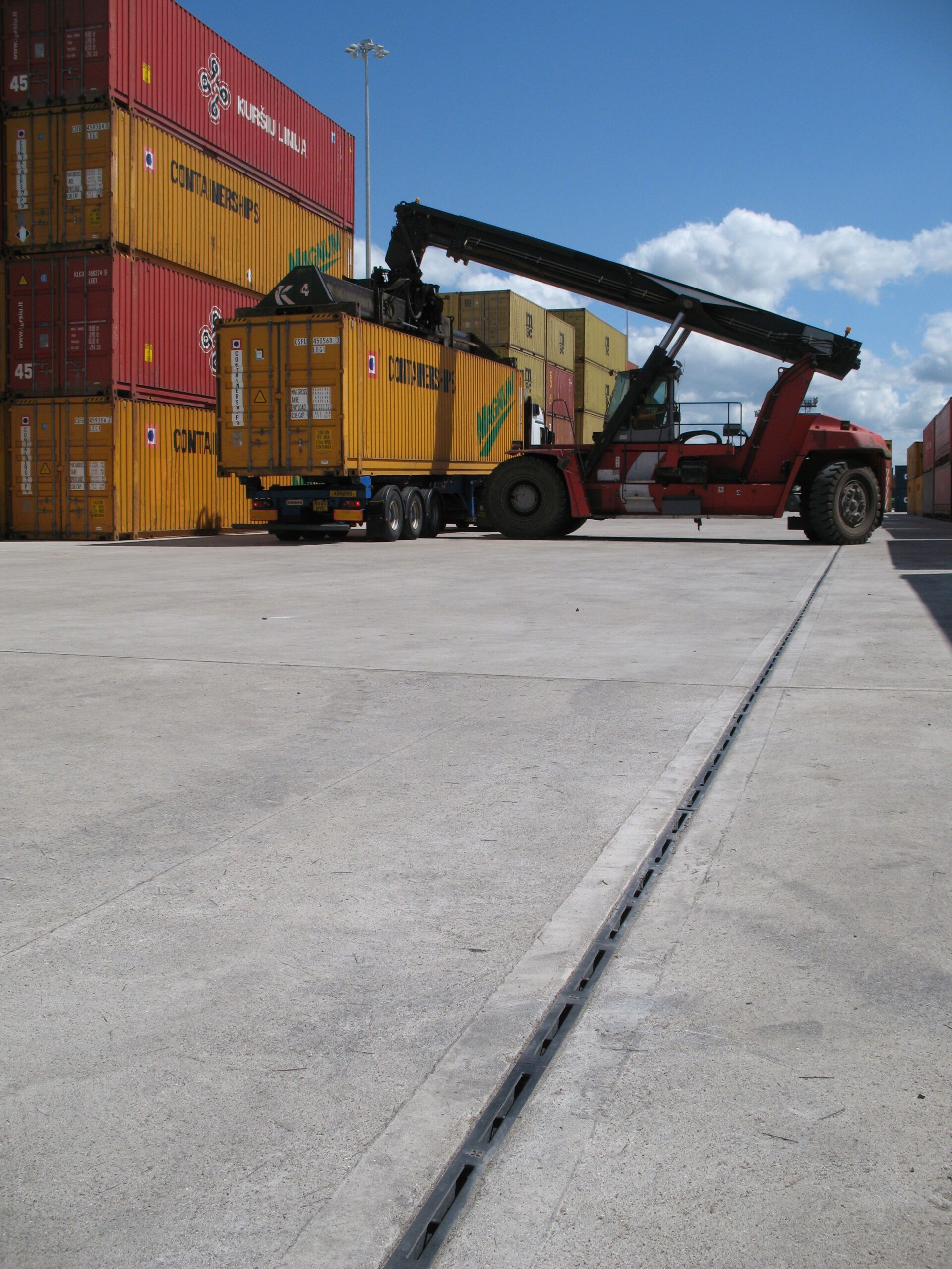 Heavy duty channel RECYFIX HICAP at container port