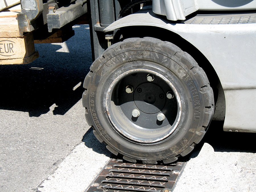 Heavy load wheel on RECYFIX NC drainage channel