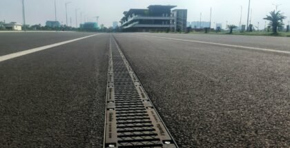 FASERFIX SUPER trench on the Moto GP race track in Hanoi