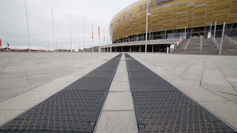 Sistema di canalizzazione FASERFIX SERVICE CHANNEL presso lo stadio della città di Danzica in Polonia