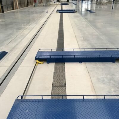 Recycled composite cable trough RECFYIX SERVICE CHANNEL installed with Giottiline Logistics Centre