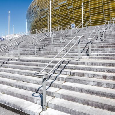odwodnienie liniowe przy schodach na stadion w gdańsku
