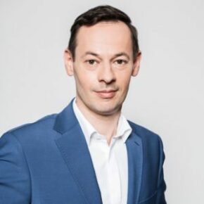 pracownik firmy HAURATON Adam Jóźwiak Senior product manager