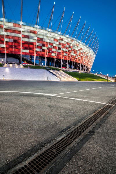 widok na stadion PGE Narodowy z góry przy drodze