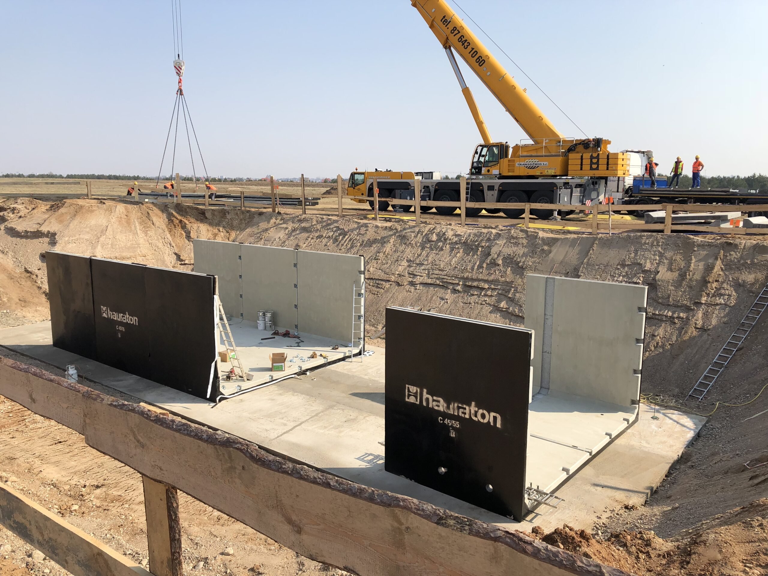 zabudowa betonowego zbiornika reencyjnego hauraton na lotnisku