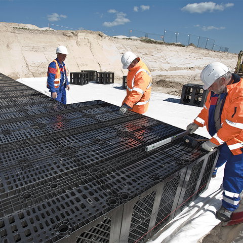 montaż zbiornika rozsączającego rausikko